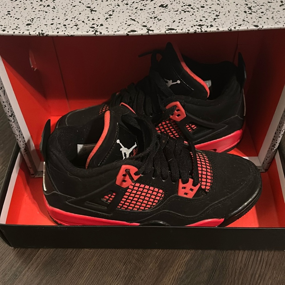 Jordan 4 retro thunder red
